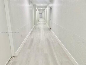 17560 Atlantic Blvd in Sunny Isles Beach, FL - Foto de edificio - Building Photo