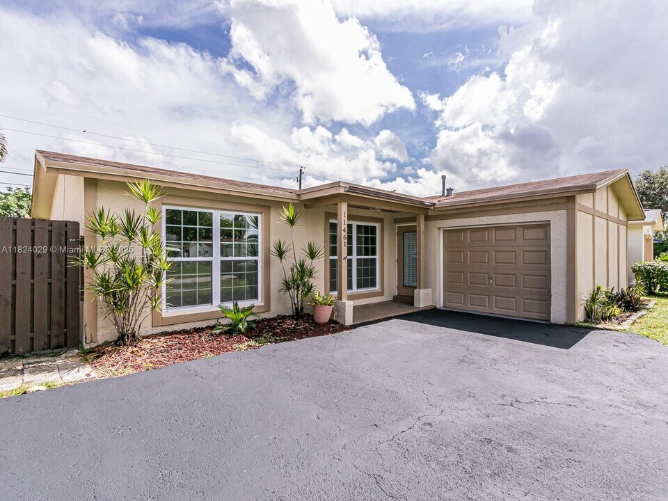 11461 NW 32nd Pl in Sunrise, FL - Building Photo