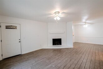 6038 Northwest Expy in Warr Acres, OK - Building Photo - Building Photo