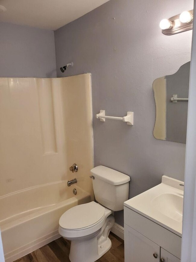 1211 62nd Ave E in Bradenton, FL - Foto de edificio - Building Photo