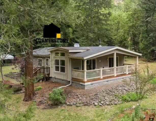 12272 S Fork Little Butte Creek Rd in Eagle Point, OR - Building Photo