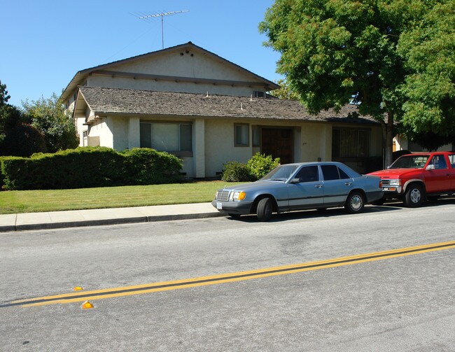956 Azure St in Sunnyvale, CA - Foto de edificio - Building Photo