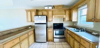 704 W Bahamas, Unit 2 in Pharr, TX - Building Photo