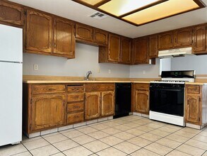 933 W Atkins Ave in Ridgecrest, CA - Building Photo - Building Photo