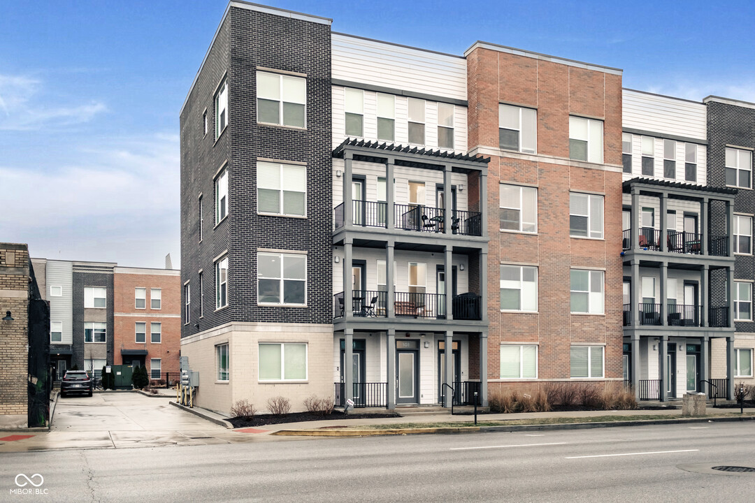 727 N Illinois St-Unit -202 in Indianapolis, IN - Building Photo