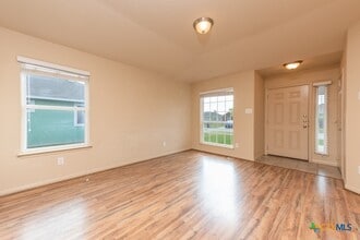 132 Talon Dr in Luling, TX - Building Photo - Building Photo