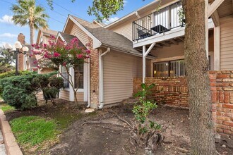 2300 Old Spanish Trl in Houston, TX - Building Photo - Building Photo