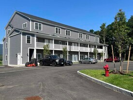 30 Alpine Place Dr in Conway, NH - Building Photo