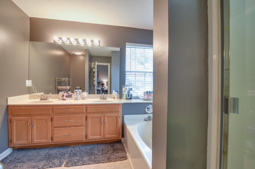 2301 N Cromwell Ct in Mount Juliet, TN - Foto de edificio