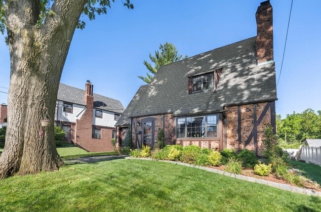 property at 140 Park Dr
