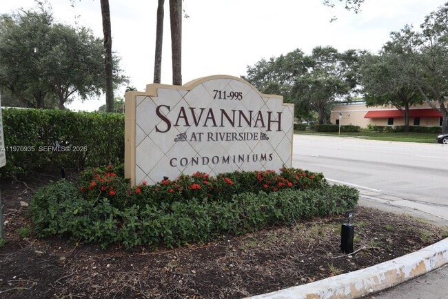 property at 977 Riverside Dr