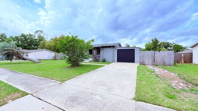 2252 Danforth Ave in Deltona, FL - Building Photo - Building Photo