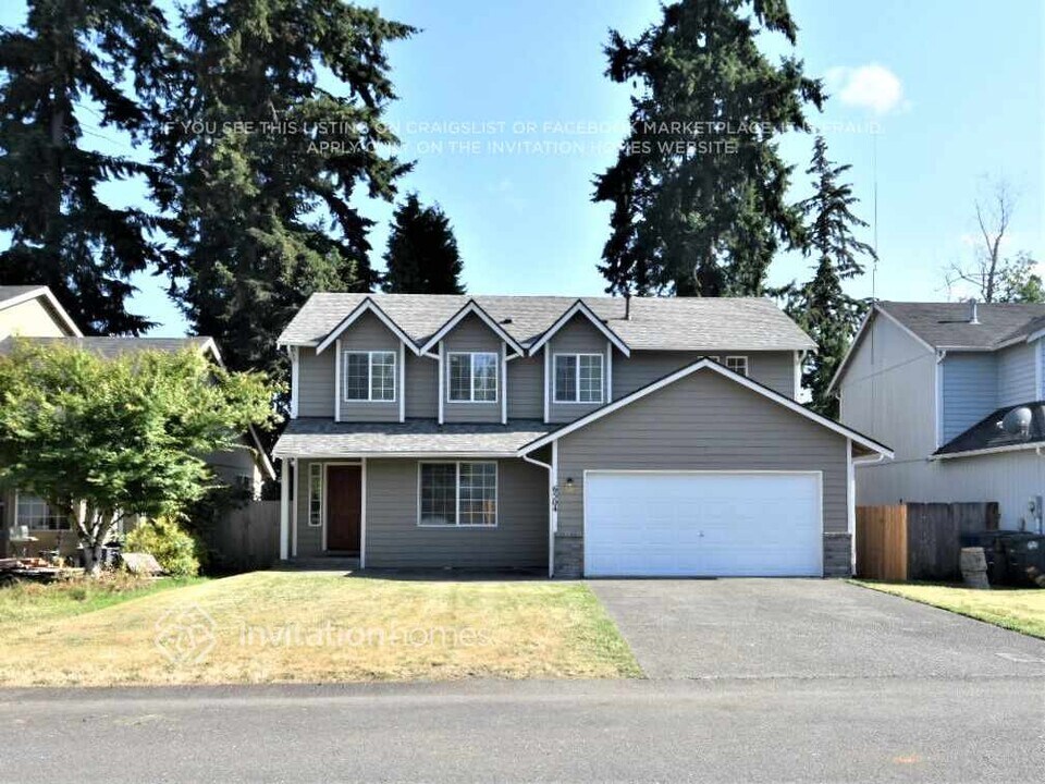 6504 156th St Ct E in Puyallup, WA - Foto de edificio