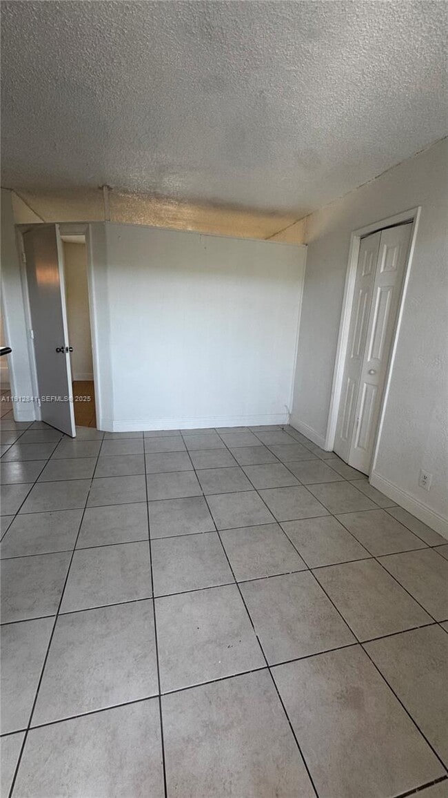 4081 N Dixie Hwy in Oakland Park, FL - Foto de edificio - Building Photo