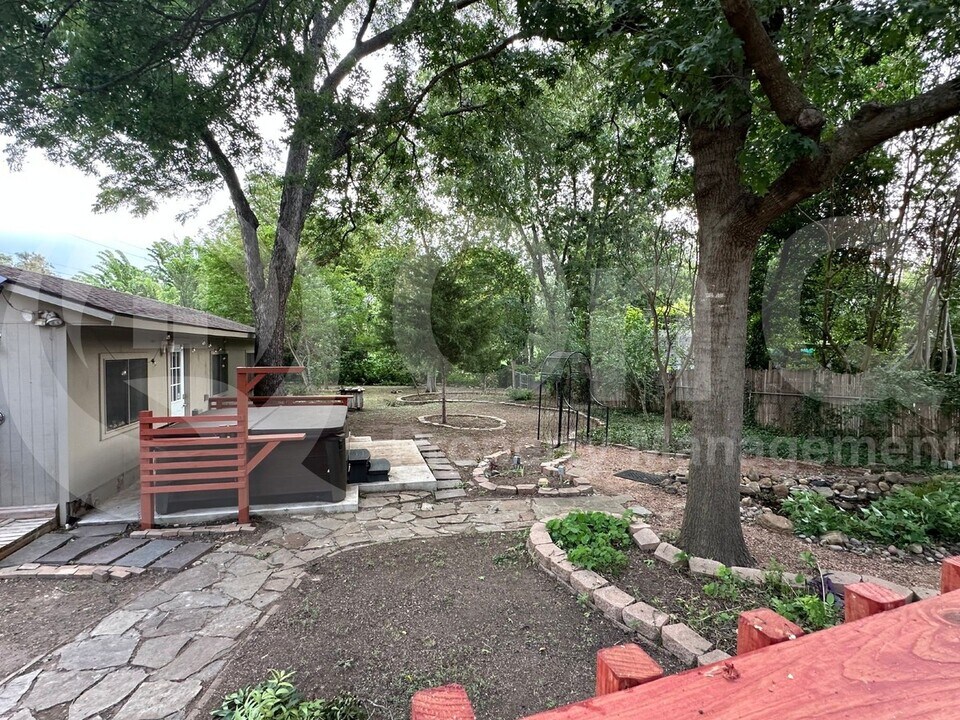 4717 Staples Ave in Fort Worth, TX - Building Photo