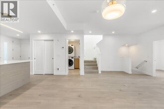 10333 River Dr in Richmond, BC - Building Photo - Building Photo