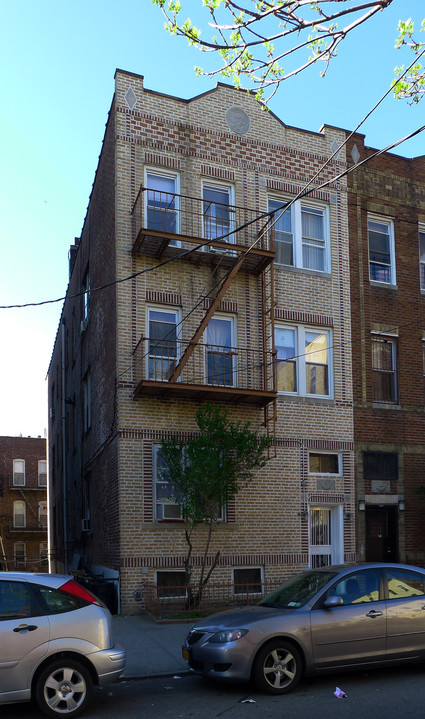 99-14 41st Ave in Corona, NY - Foto de edificio
