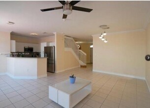 6364 SW 165th Ave in Miami, FL - Foto de edificio - Building Photo
