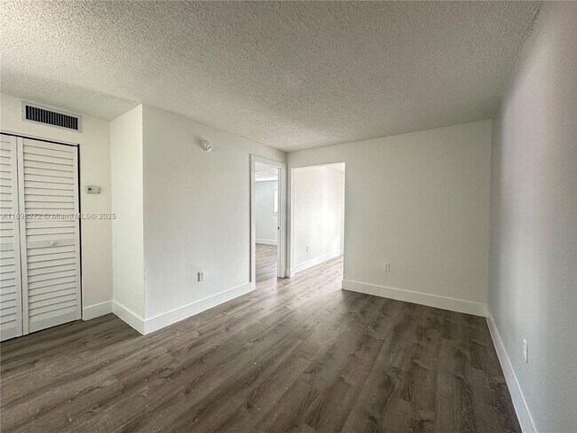 529 SW 4th St in Miami, FL - Building Photo - Building Photo