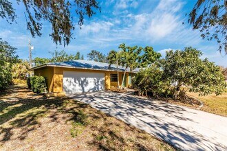 3039 Chase Cir in Sarasota, FL - Building Photo - Building Photo