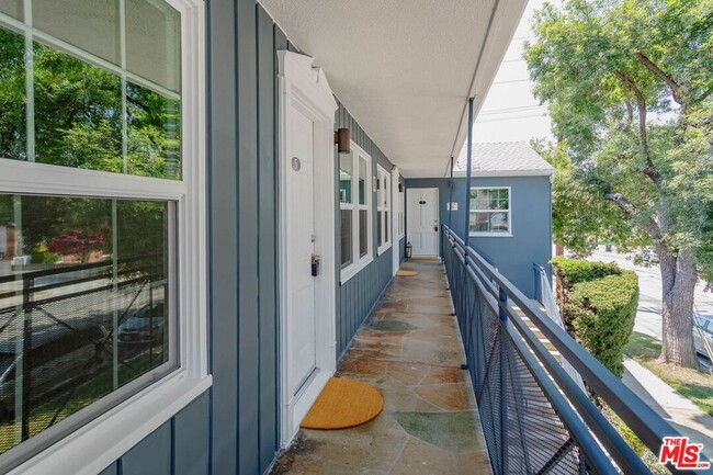 938 W Glenoaks Blvd in Glendale, CA - Building Photo - Building Photo