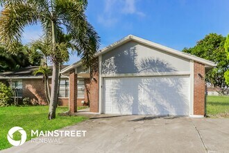 253 SW Tulip Blvd in Port St. Lucie, FL - Building Photo - Building Photo