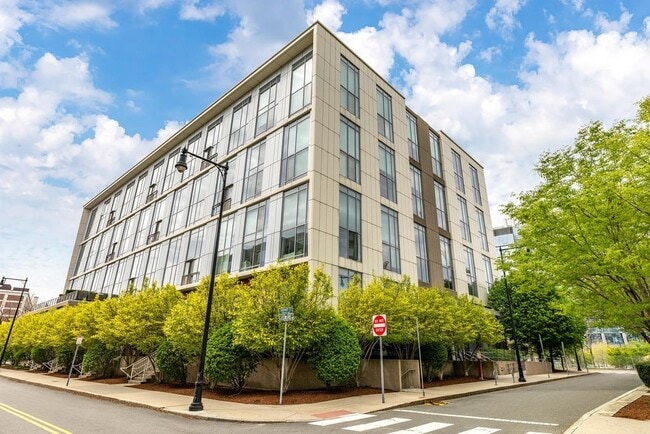 1 Earhart St, Unit 1 Earhart St. #523 in Cambridge, MA - Building Photo - Building Photo