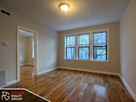 1446 W Byron St, Unit 3902-2 in Chicago, IL - Building Photo