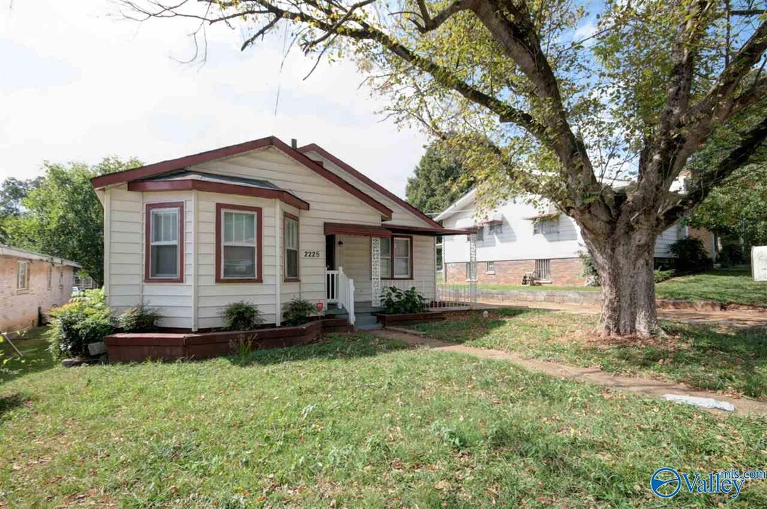 2225 Bell Ave NW in Huntsville, AL - Building Photo