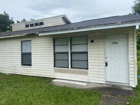 1081 Old S Dr in Lakeland, FL - Building Photo