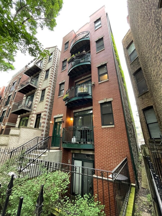 property at 1528 N Hudson Ave