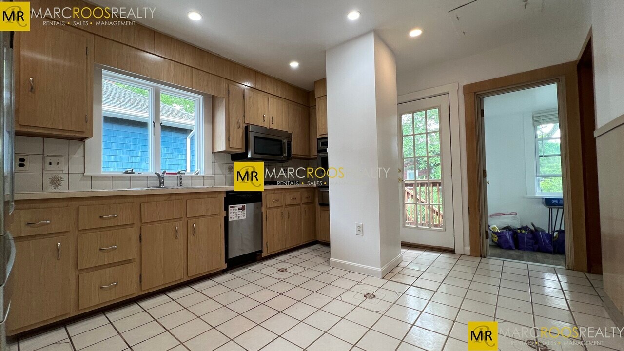 11 Chetwynd Rd in Somerville, MA - Building Photo