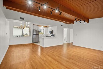 2159 La Canada Crest Dr, Unit 4 in La Cañada Flintridge, CA - Building Photo - Building Photo
