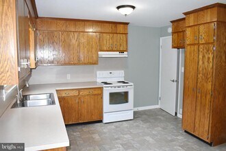1002 Laurich Dr in Chambersburg, PA - Building Photo - Building Photo