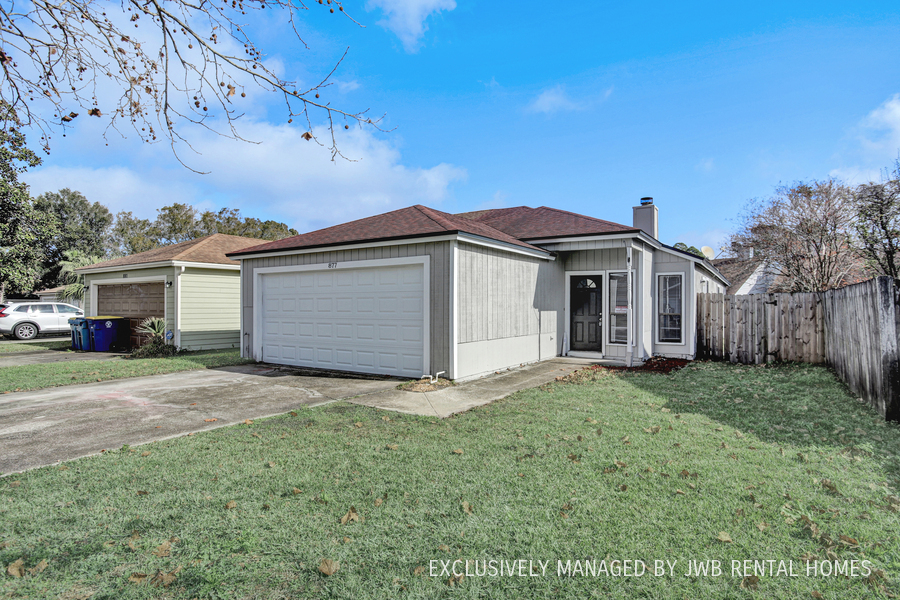 877 Candleknoll Ln in Jacksonville, FL - Building Photo