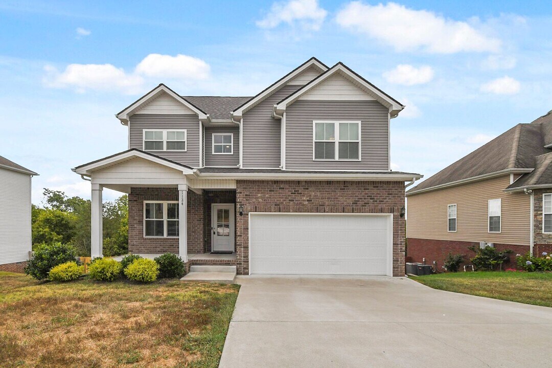 1124 Stillwood Dr in Clarksville, TN - Building Photo