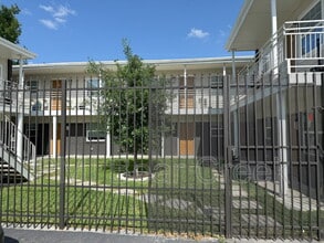 1824 Thonig Rd in Houston, TX - Building Photo - Building Photo