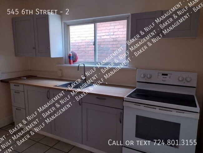 545 Sixth St, Unit 2 in Trafford, PA - Building Photo - Building Photo