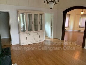 1350 Mitchell Ave in Blaine, WA - Building Photo - Building Photo