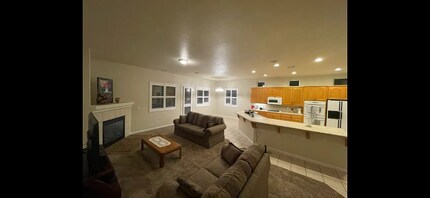 3783 Jefferson St in Turlock, CA - Foto de edificio - Building Photo