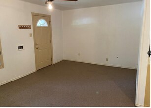 2217 W Oak St in Denton, TX - Building Photo - Building Photo