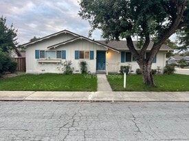 212 Derecho Way in Tracy, CA - Building Photo