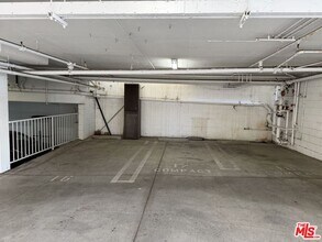 1247 Barry Ave in Los Angeles, CA - Building Photo - Building Photo