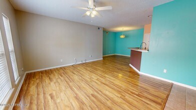 211 Jardin De Mer Pl in Jacksonville Beach, FL - Foto de edificio - Building Photo
