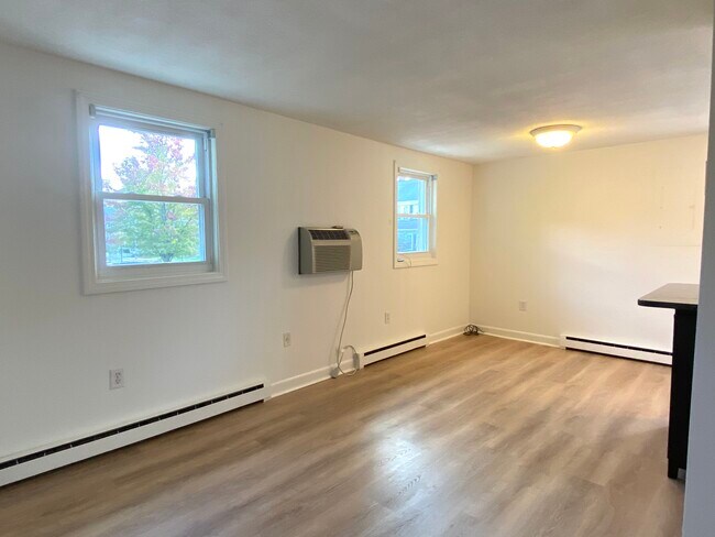 197 W Wyoming Ave, Unit 1 in Melrose, MA - Building Photo - Building Photo