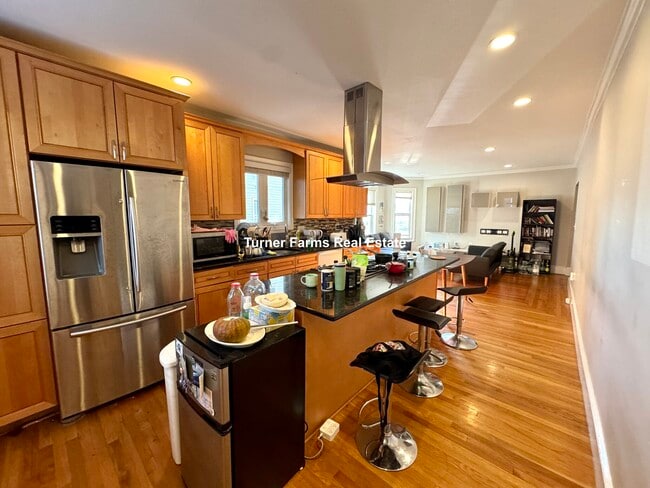 201 College Ave, Unit 1 in Somerville, MA - Building Photo - Building Photo