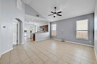 16316 McAloon Way in Austin, TX - Foto de edificio - Building Photo