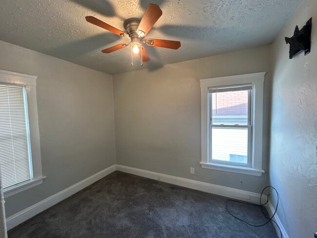 647 Eddy Rd, Unit 3 in Cleveland, OH - Foto de edificio - Building Photo