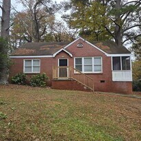 1197 Lake Dr in Jonesboro, GA - Building Photo