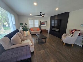 1124 Somonauk St in Sycamore, IL - Building Photo - Building Photo